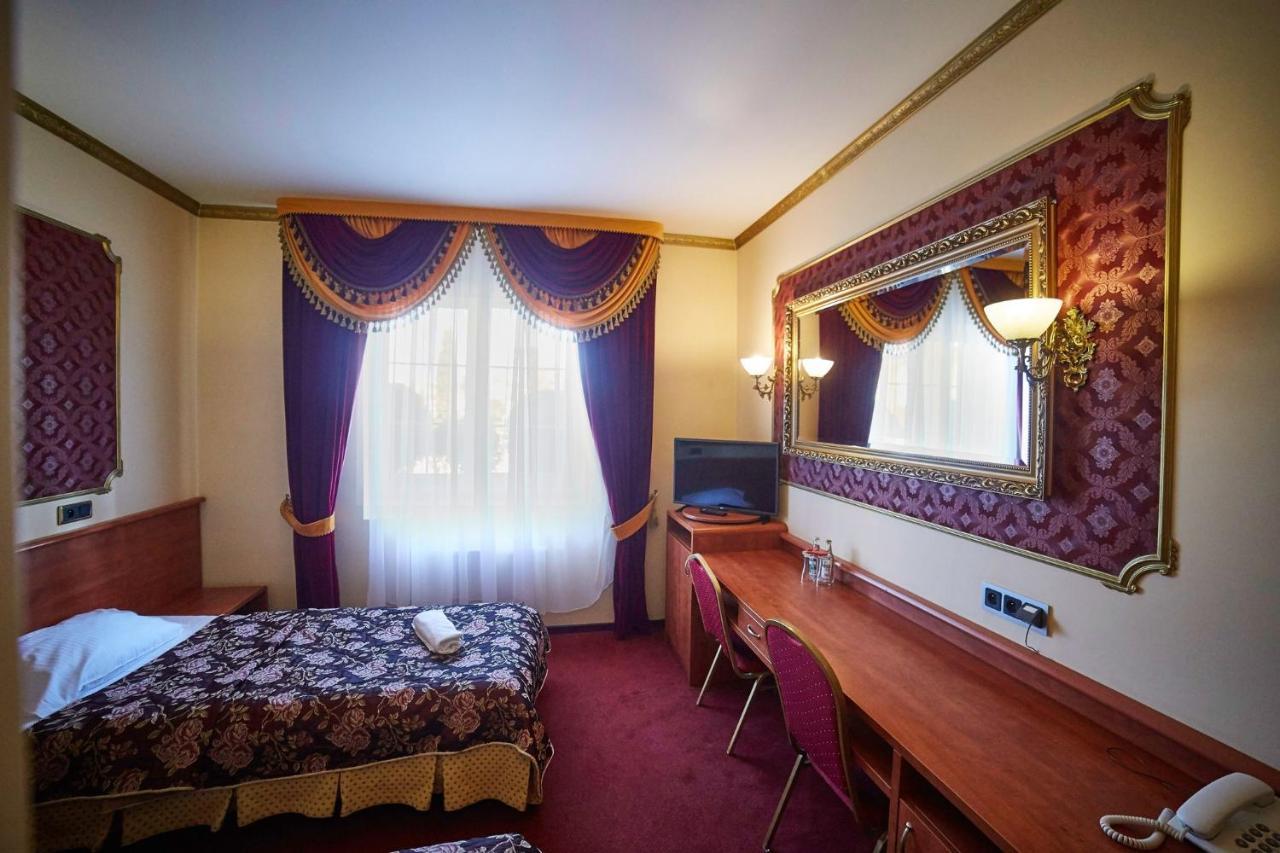 Hôtel Palac Royal à Rzeszów Extérieur photo
