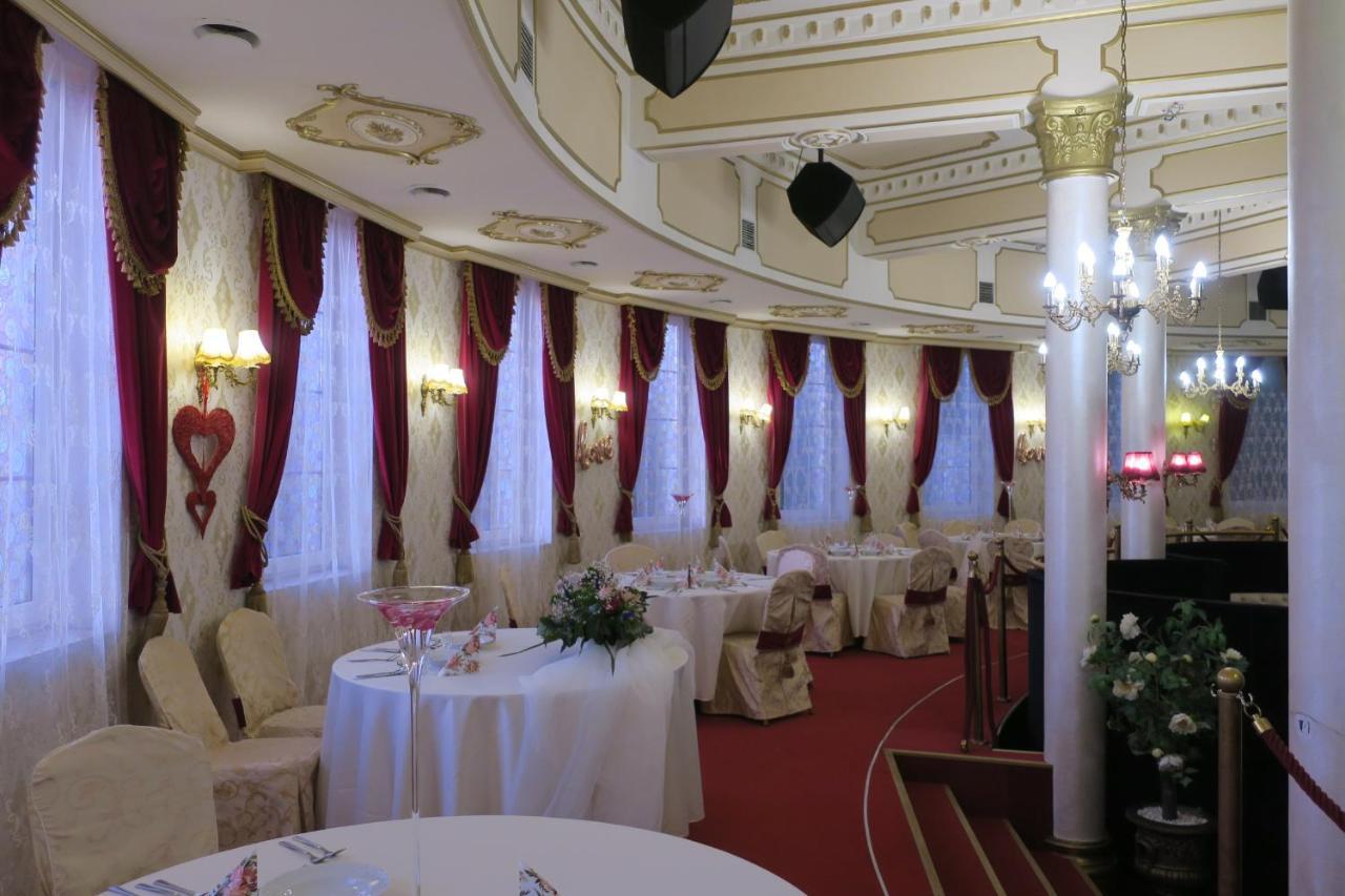 Hôtel Palac Royal à Rzeszów Extérieur photo