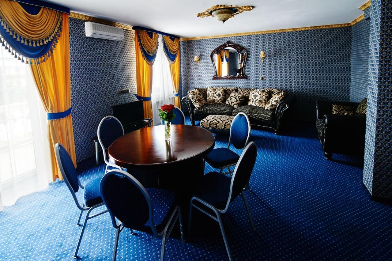 Hôtel Palac Royal à Rzeszów Extérieur photo