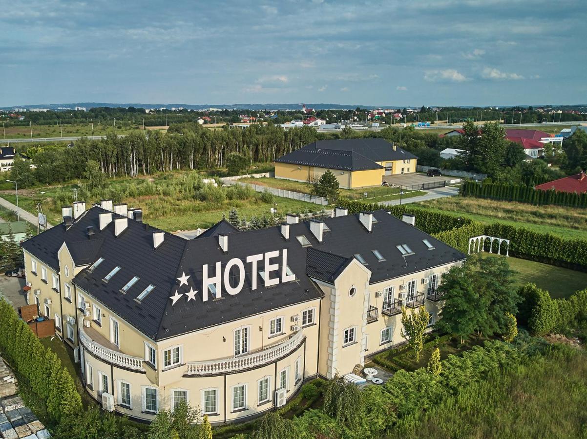 Hôtel Palac Royal à Rzeszów Extérieur photo