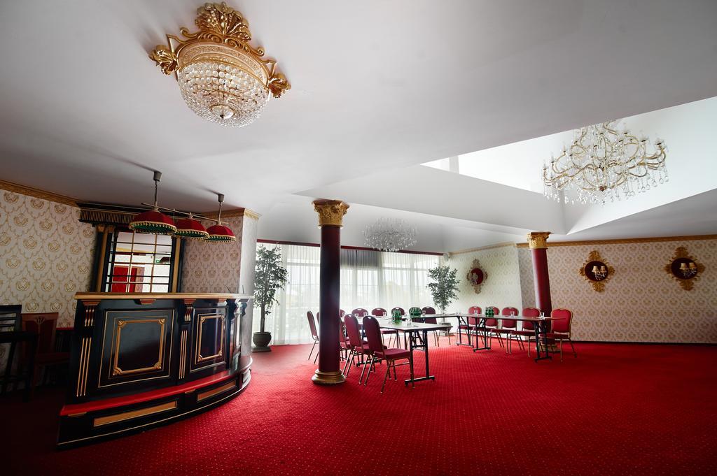 Hôtel Palac Royal à Rzeszów Extérieur photo
