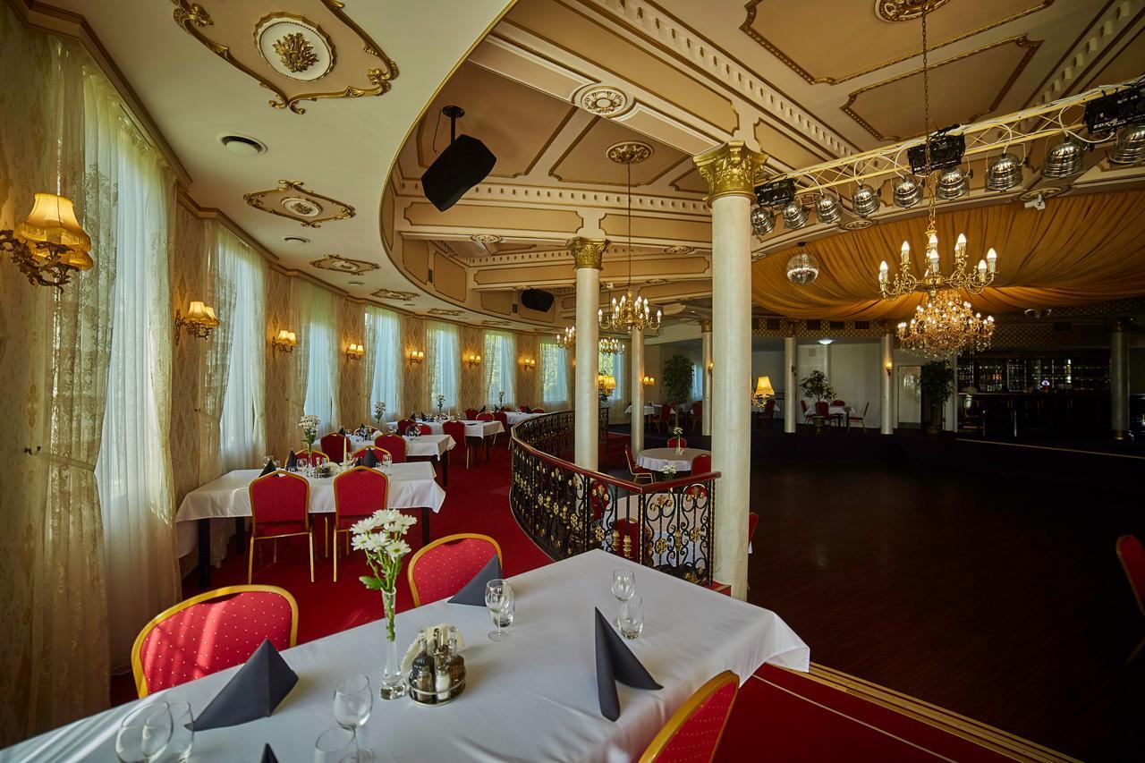 Hôtel Palac Royal à Rzeszów Extérieur photo