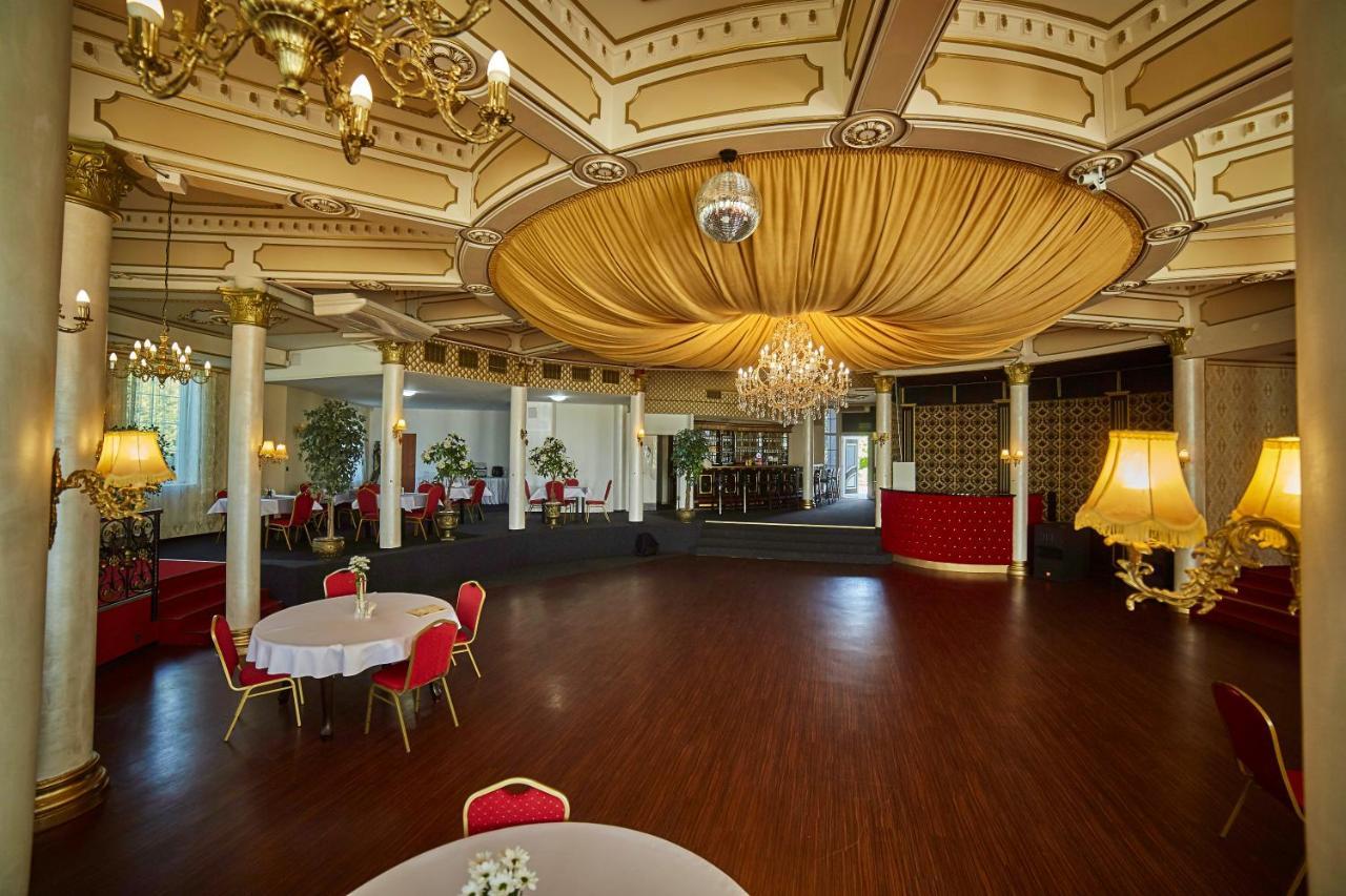 Hôtel Palac Royal à Rzeszów Extérieur photo