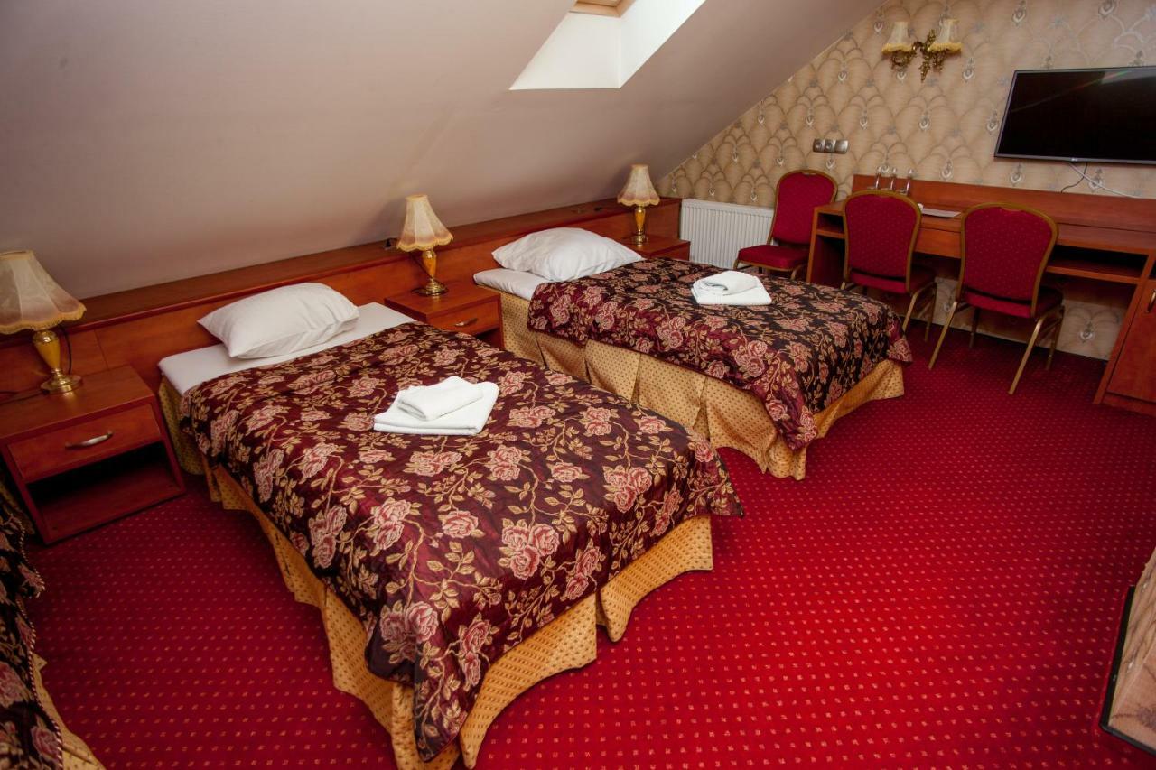 Hôtel Palac Royal à Rzeszów Extérieur photo