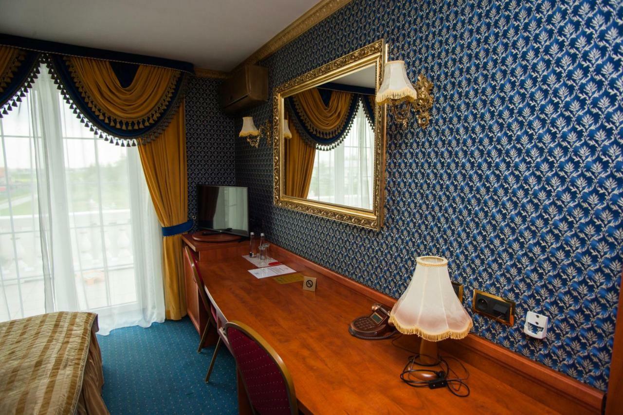 Hôtel Palac Royal à Rzeszów Extérieur photo